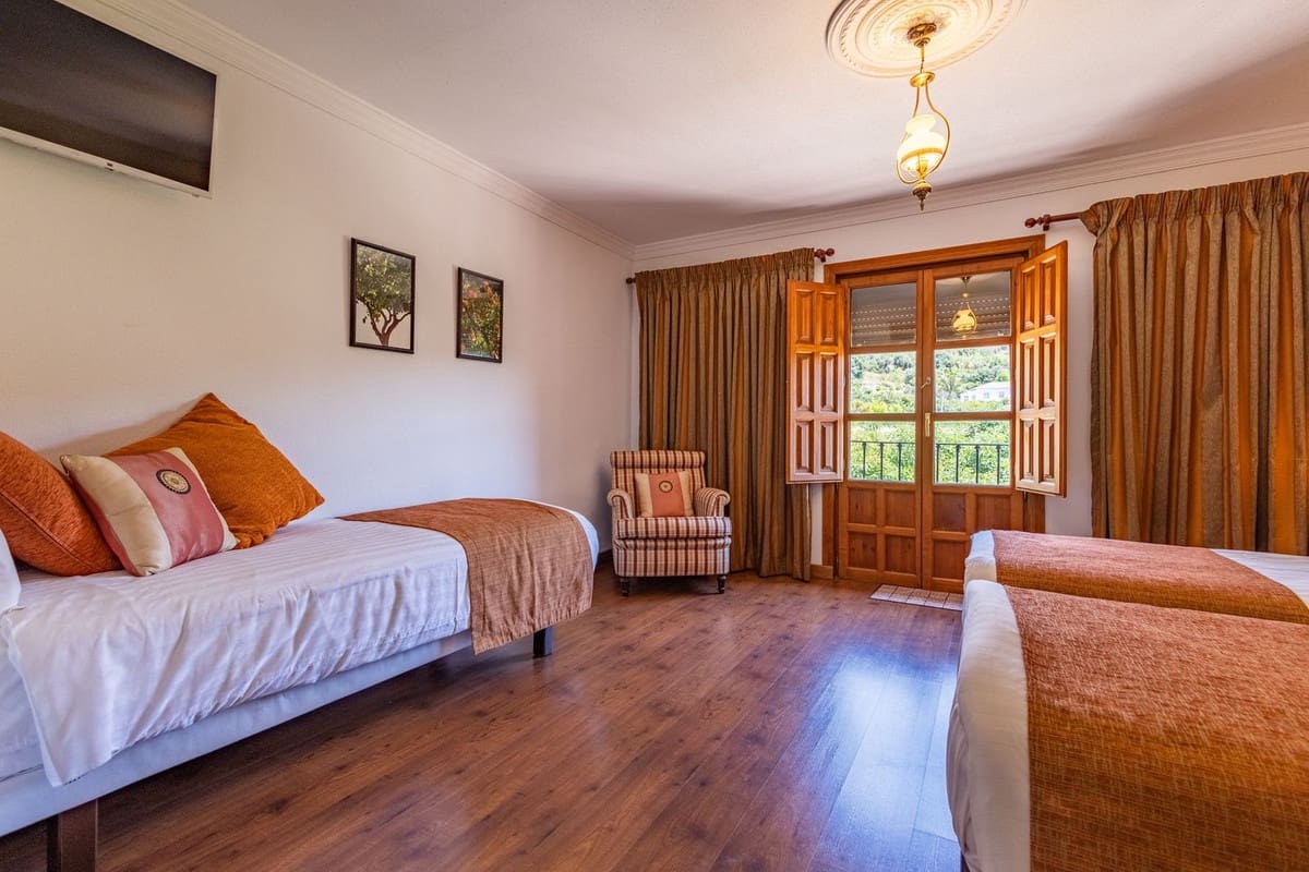 6 quarto Quinta/Casa Rural para venda em Canillas de Albaida com piscina garagem - 1 195 000 € (Ref: 9955532)
