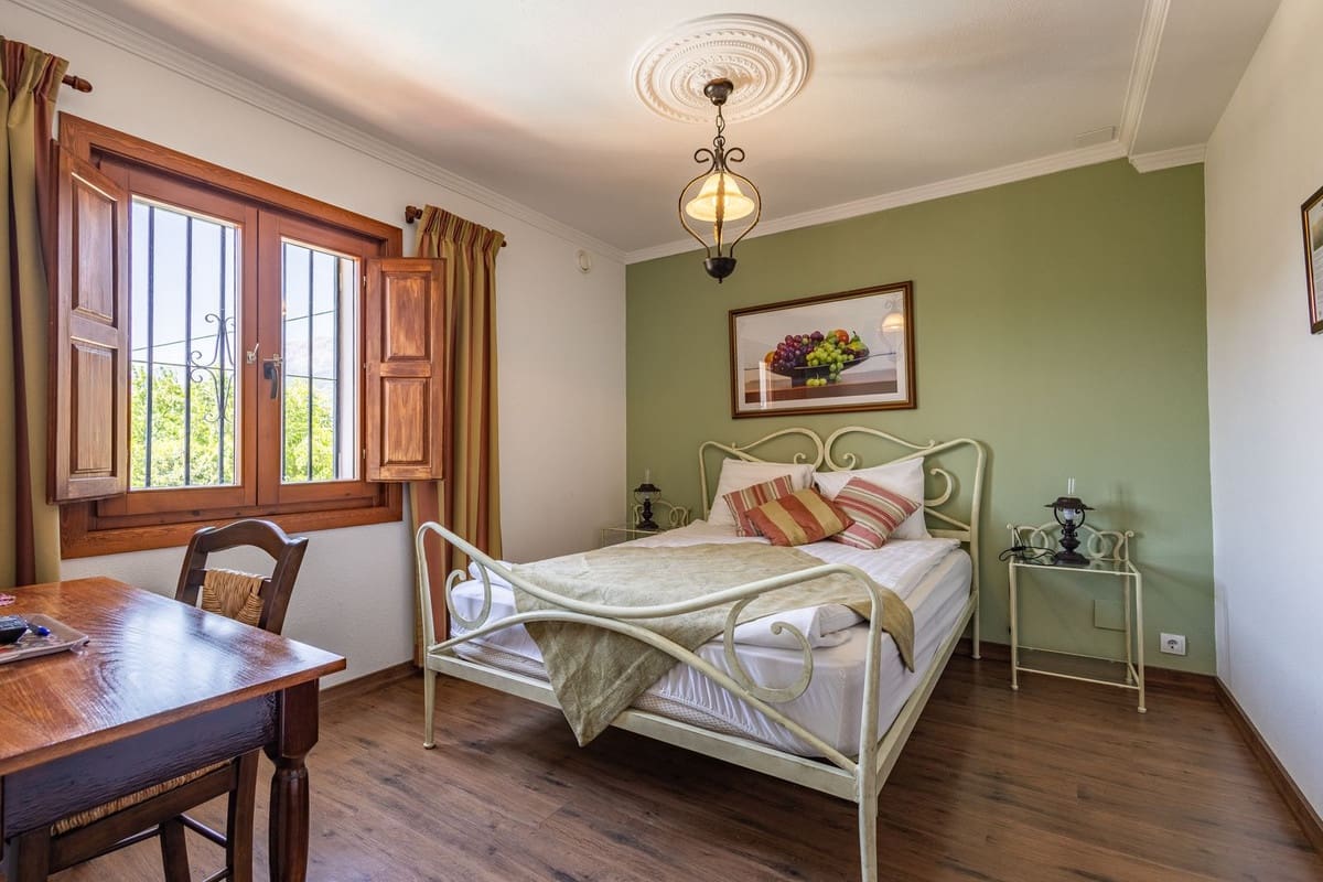 6 quarto Quinta/Casa Rural para venda em Canillas de Albaida com piscina garagem - 1 195 000 € (Ref: 9955532)
