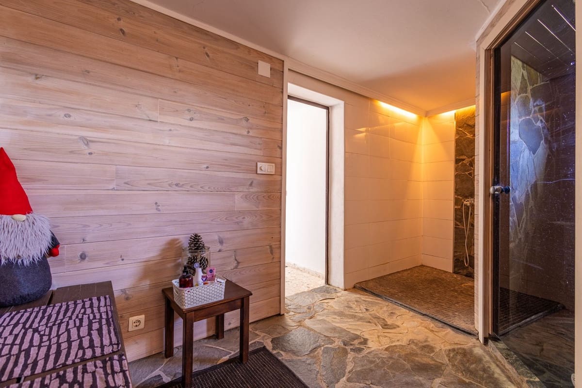 6 quarto Quinta/Casa Rural para venda em Canillas de Albaida com piscina garagem - 1 195 000 € (Ref: 9955532)