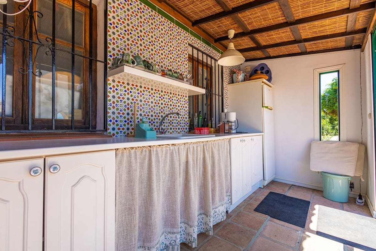 6 quarto Quinta/Casa Rural para venda em Canillas de Albaida com piscina garagem - 1 195 000 € (Ref: 9955532)
