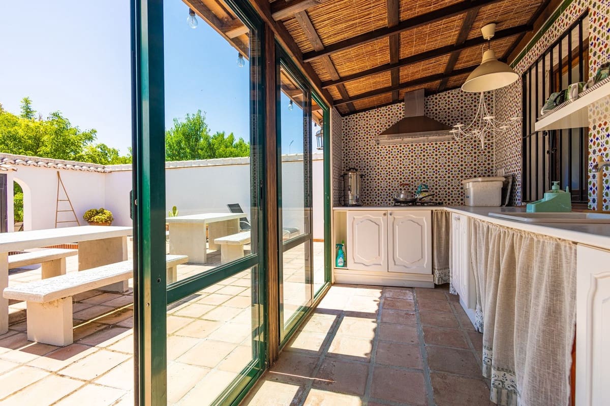 6 quarto Quinta/Casa Rural para venda em Canillas de Albaida com piscina garagem - 1 195 000 € (Ref: 9955532)