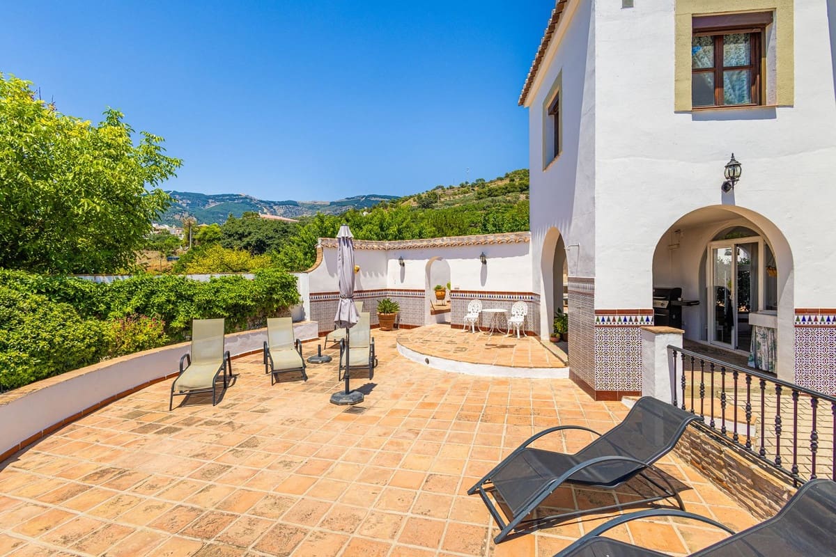 6 quarto Quinta/Casa Rural para venda em Canillas de Albaida com piscina garagem - 1 195 000 € (Ref: 9955532)