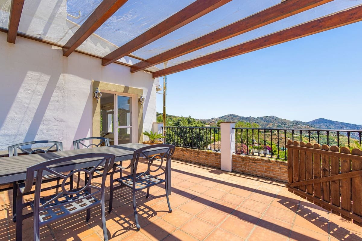 6 quarto Quinta/Casa Rural para venda em Canillas de Albaida com piscina garagem - 1 195 000 € (Ref: 9955532)