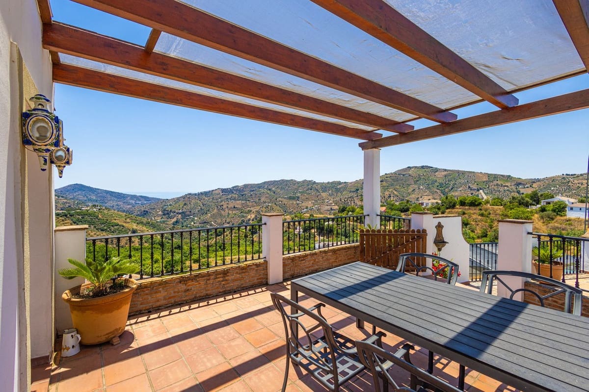 6 quarto Quinta/Casa Rural para venda em Canillas de Albaida com piscina garagem - 1 195 000 € (Ref: 9955532)