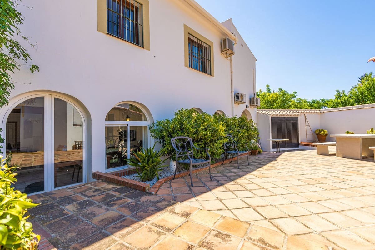 6 quarto Quinta/Casa Rural para venda em Canillas de Albaida com piscina garagem - 1 195 000 € (Ref: 9955532)