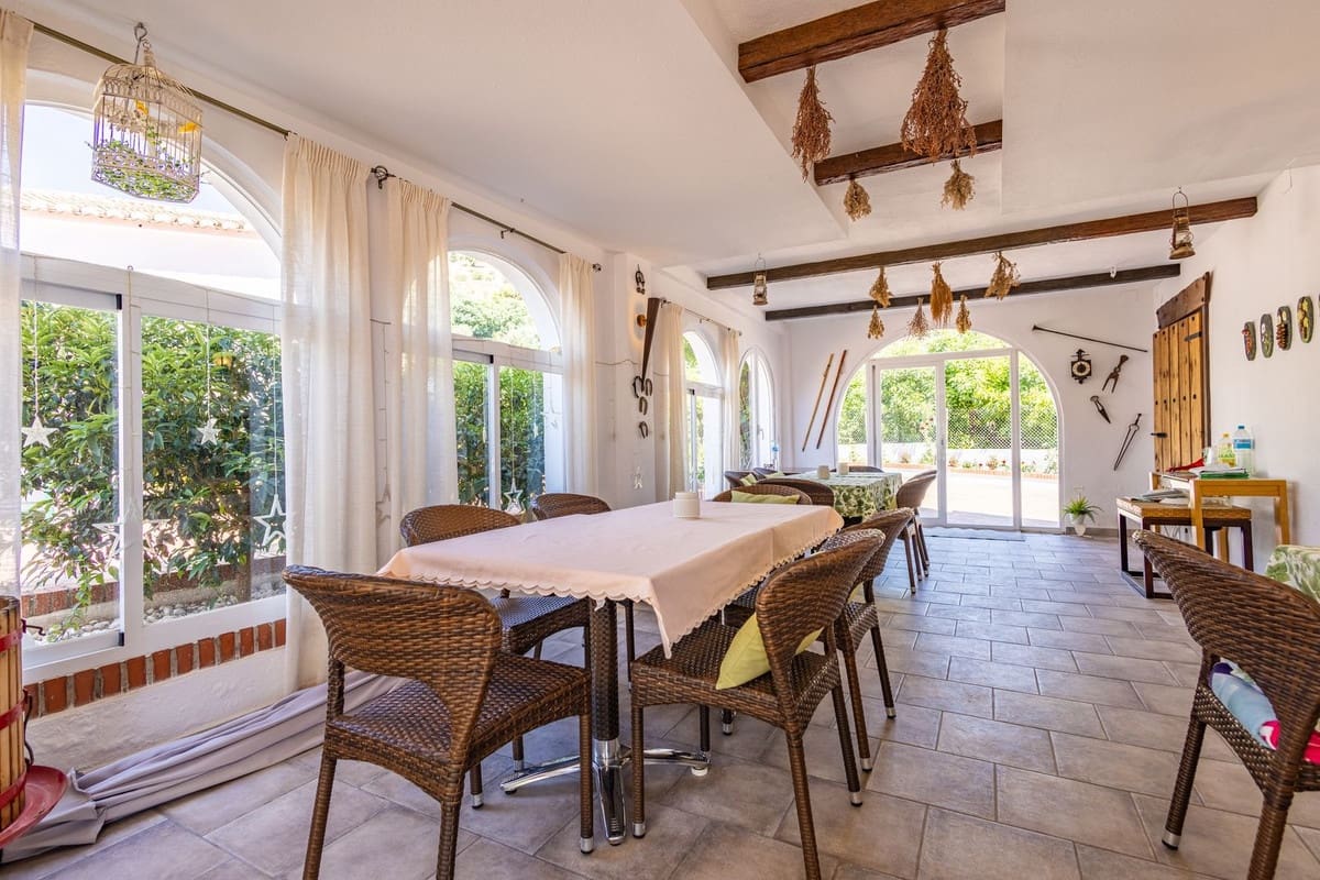 6 quarto Quinta/Casa Rural para venda em Canillas de Albaida com piscina garagem - 1 195 000 € (Ref: 9955532)
