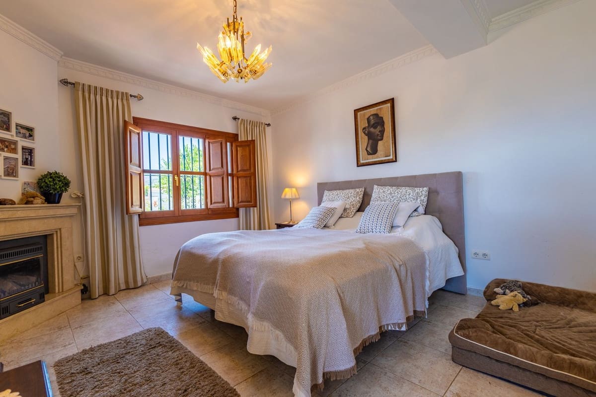 6 quarto Quinta/Casa Rural para venda em Canillas de Albaida com piscina garagem - 1 195 000 € (Ref: 9955532)