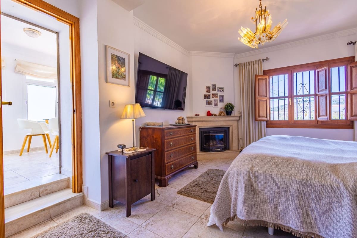 6 quarto Quinta/Casa Rural para venda em Canillas de Albaida com piscina garagem - 1 195 000 € (Ref: 9955532)