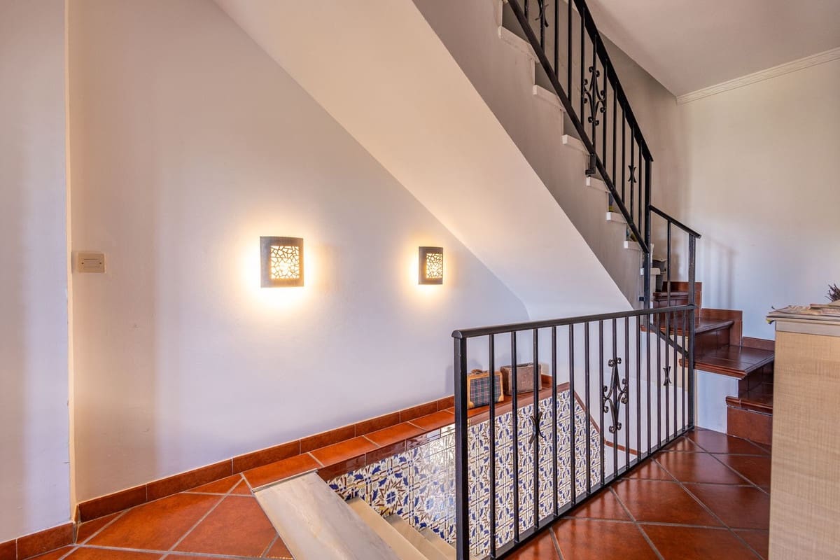6 quarto Quinta/Casa Rural para venda em Canillas de Albaida com piscina garagem - 1 195 000 € (Ref: 9955532)