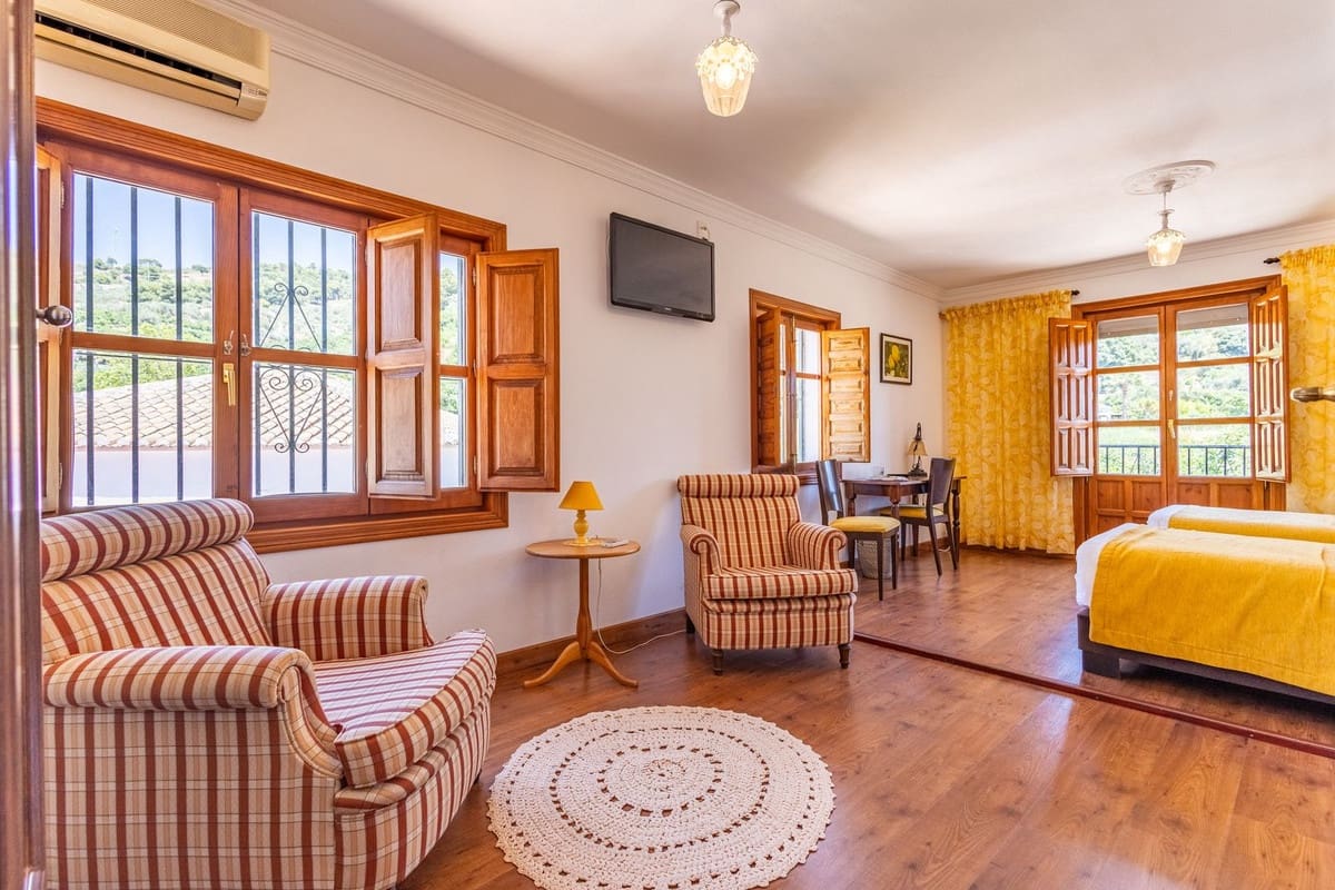 6 quarto Quinta/Casa Rural para venda em Canillas de Albaida com piscina garagem - 1 195 000 € (Ref: 9955532)