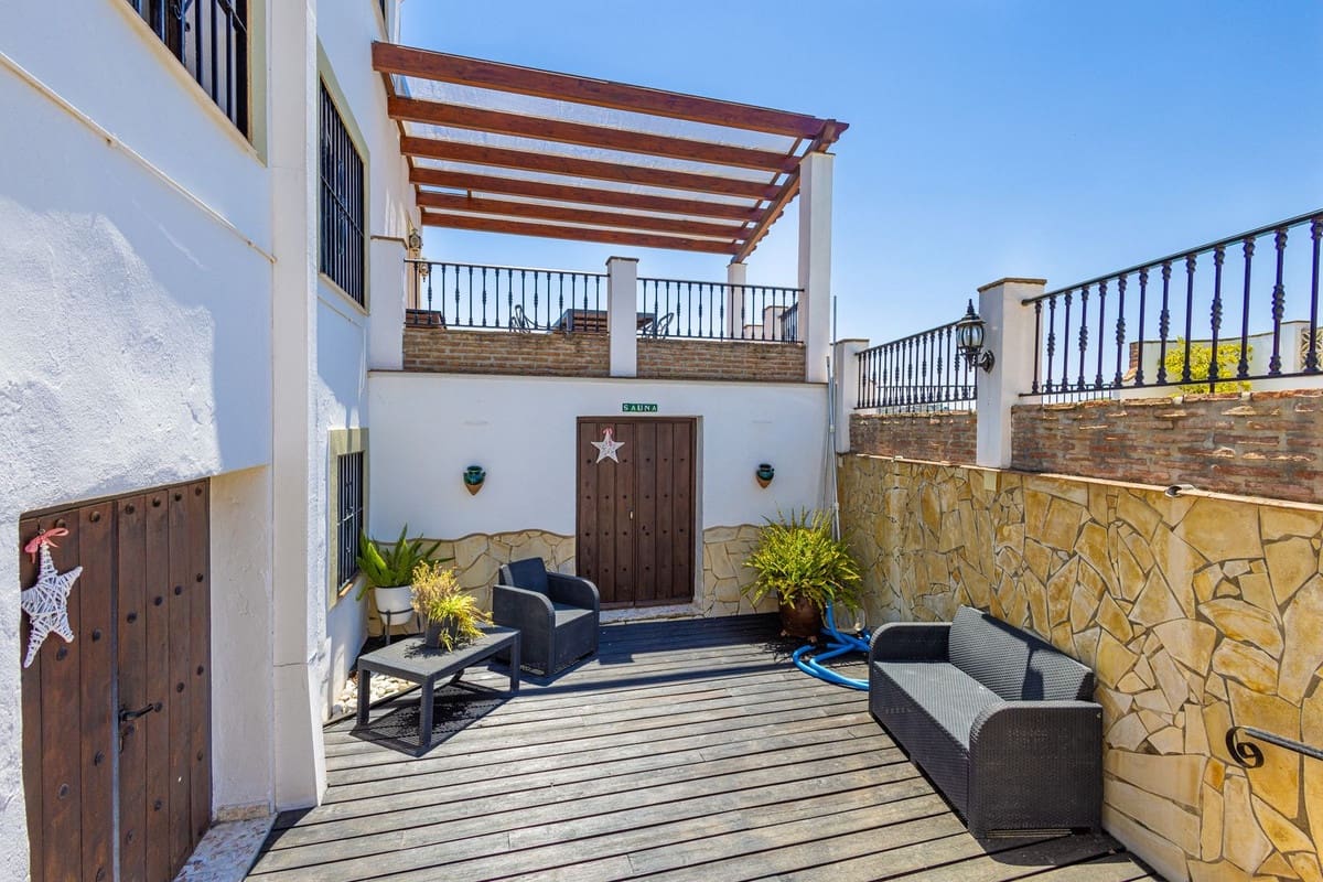 6 quarto Quinta/Casa Rural para venda em Canillas de Albaida com piscina garagem - 1 195 000 € (Ref: 9955532)