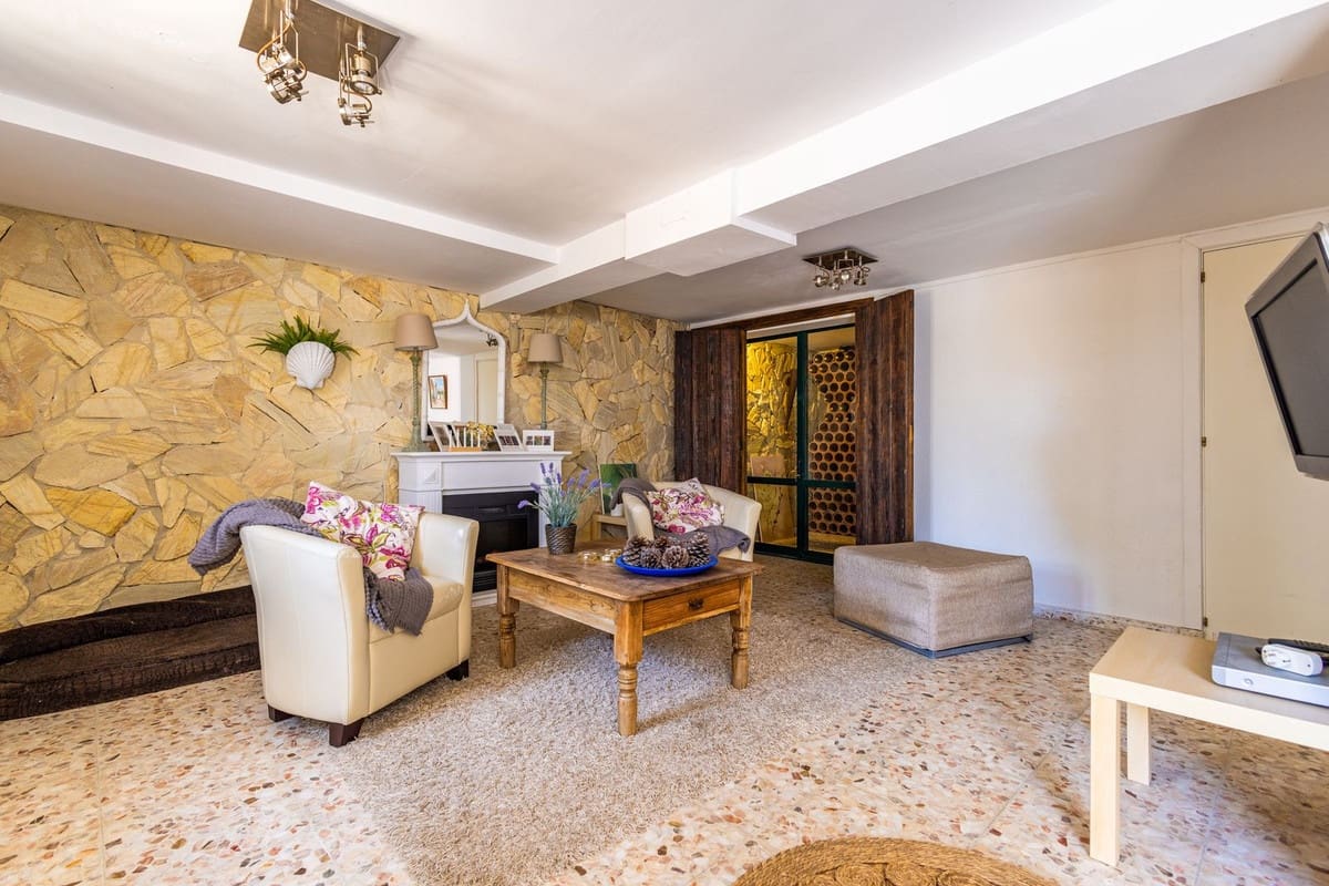 6 quarto Quinta/Casa Rural para venda em Canillas de Albaida com piscina garagem - 1 195 000 € (Ref: 9955532)