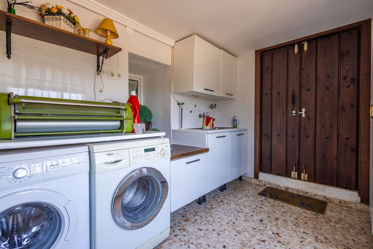 6 quarto Quinta/Casa Rural para venda em Canillas de Albaida com piscina garagem - 1 195 000 € (Ref: 9955532)