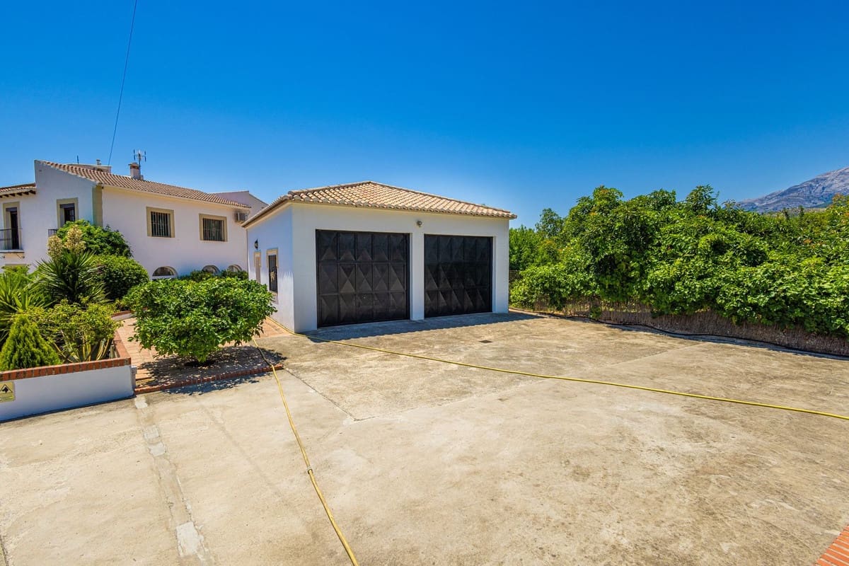 6 quarto Quinta/Casa Rural para venda em Canillas de Albaida com piscina garagem - 1 195 000 € (Ref: 9955532)