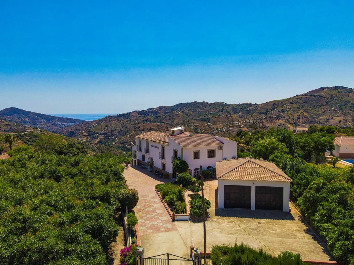 6 quarto Quinta/Casa Rural para venda em Canillas de Albaida com piscina garagem - 1 195 000 € (Ref: 9955532)
