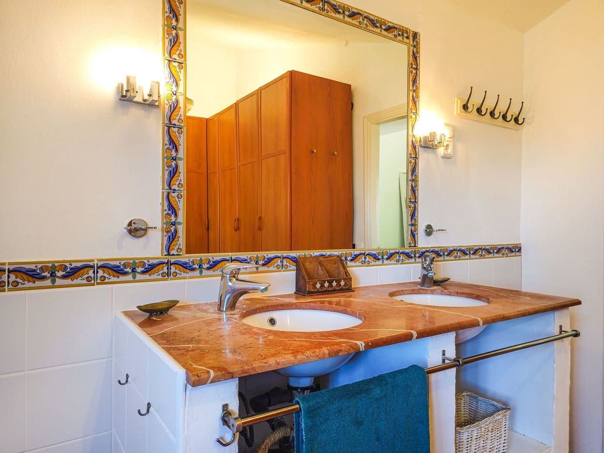4 soveværelse Villa til salg i Velez-Malaga med swimmingpool garage - € 595.000 (Ref: 9956695)