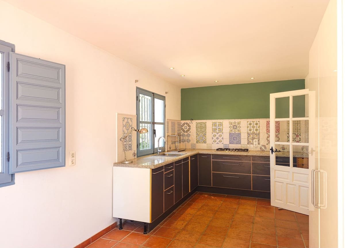 4 soveværelse Villa til salg i Velez-Malaga med swimmingpool garage - € 595.000 (Ref: 9956695)