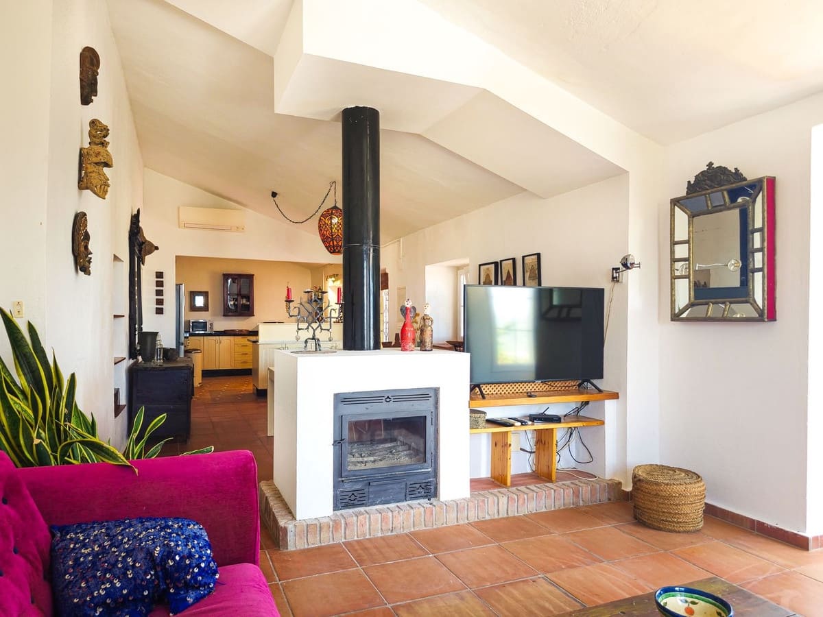4 soveværelse Villa til salg i Velez-Malaga med swimmingpool garage - € 595.000 (Ref: 9956695)