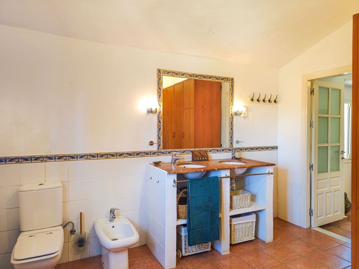 4 soveværelse Villa til salg i Velez-Malaga med swimmingpool garage - € 595.000 (Ref: 9956695)
