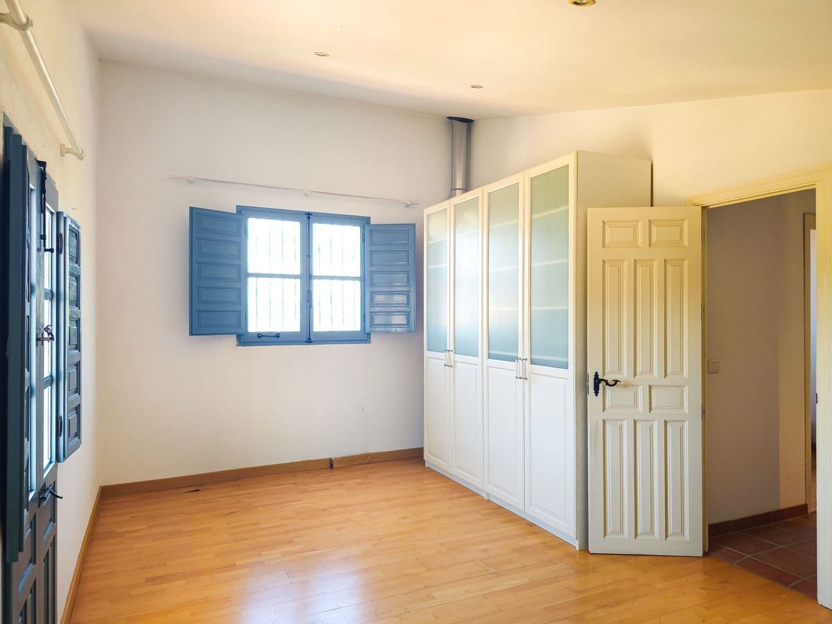 4 soveværelse Villa til salg i Velez-Malaga med swimmingpool garage - € 595.000 (Ref: 9956695)
