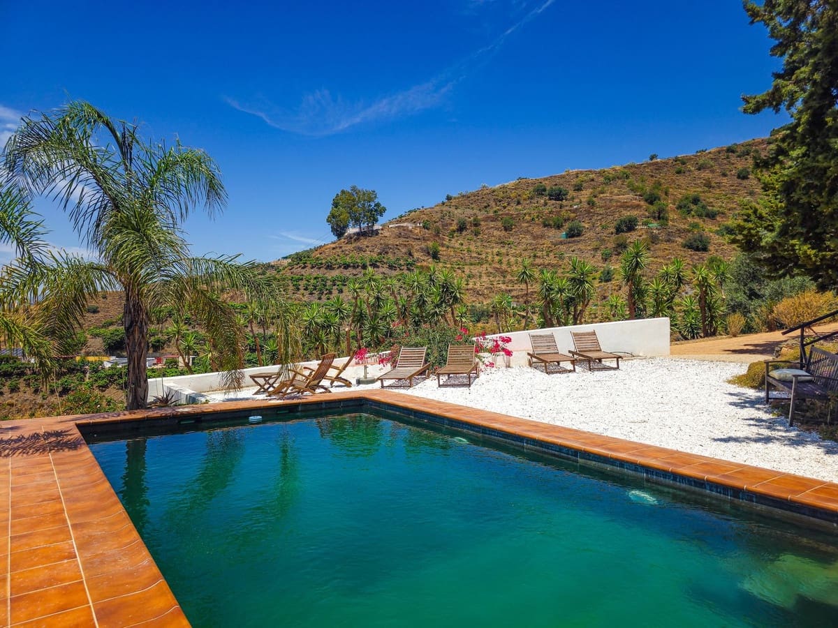4 soveværelse Villa til salg i Velez-Malaga med swimmingpool garage - € 595.000 (Ref: 9956695)