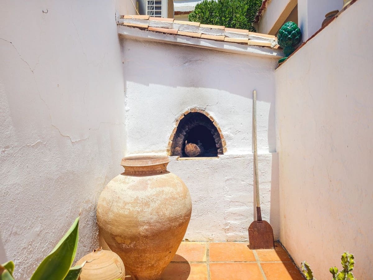 4 soveværelse Villa til salg i Velez-Malaga med swimmingpool garage - € 595.000 (Ref: 9956695)