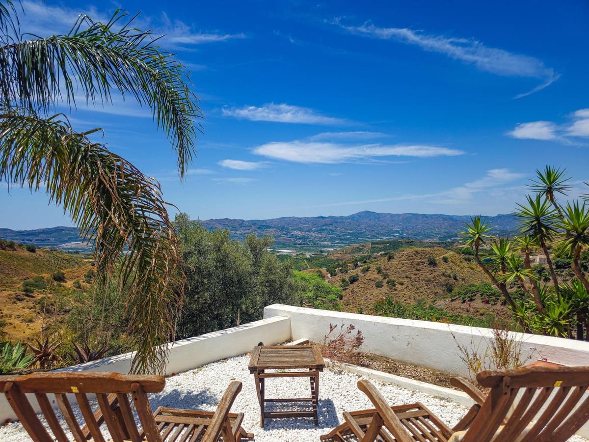 4 soveværelse Villa til salg i Velez-Malaga med swimmingpool garage - € 595.000 (Ref: 9956695)