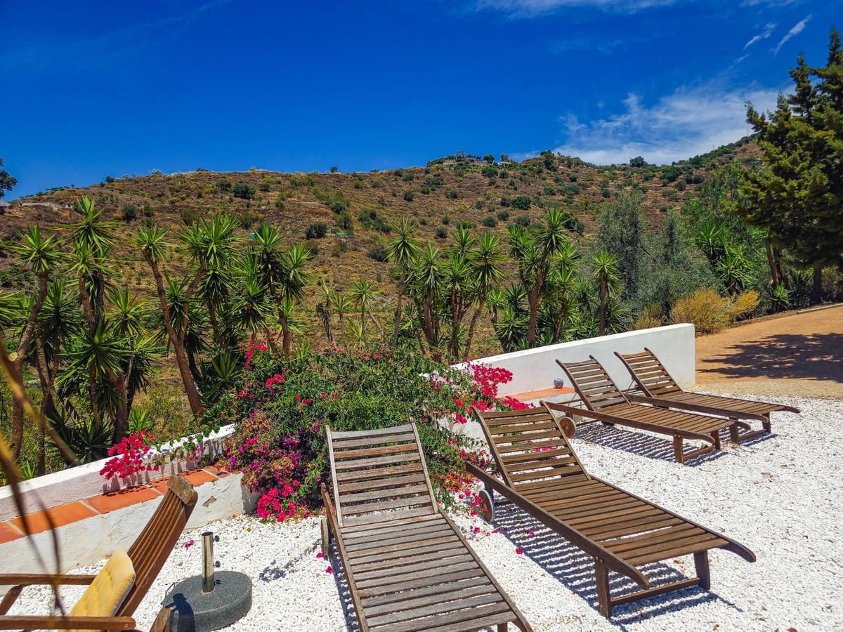 4 soveværelse Villa til salg i Velez-Malaga med swimmingpool garage - € 595.000 (Ref: 9956695)