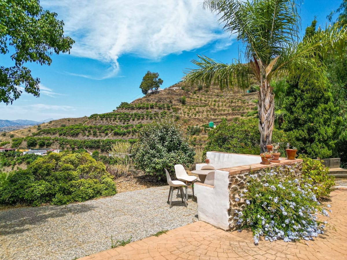 4 soveværelse Villa til salg i Velez-Malaga med swimmingpool garage - € 595.000 (Ref: 9956695)