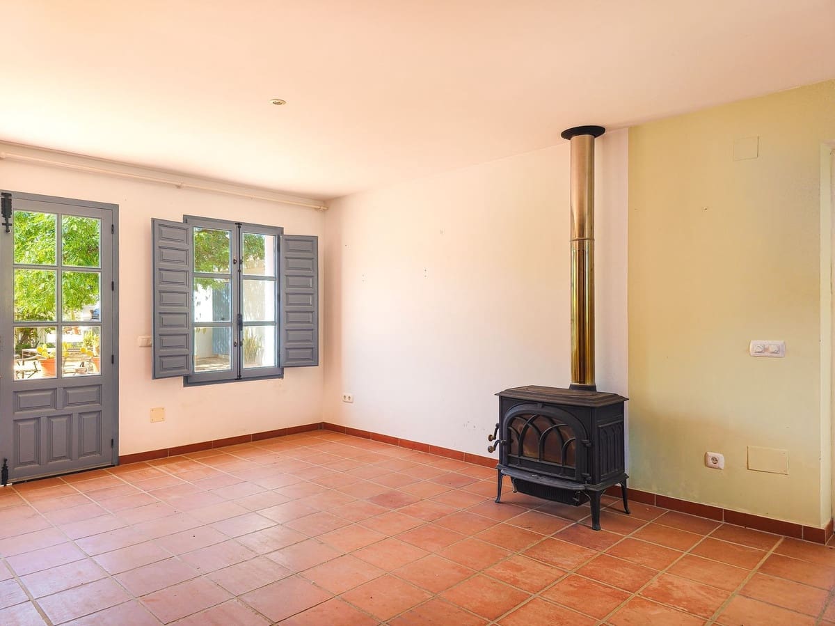 4 bedroom Villa for sale in Arenas with pool garage - € 595,000 (Ref: 9956695)