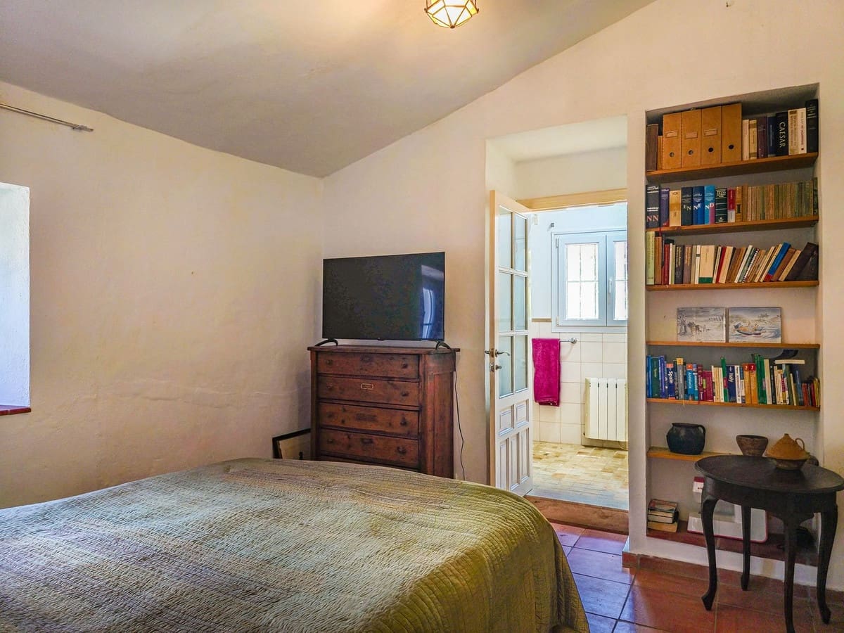 4 bedroom Villa for sale in Arenas with pool garage - € 595,000 (Ref: 9956695)