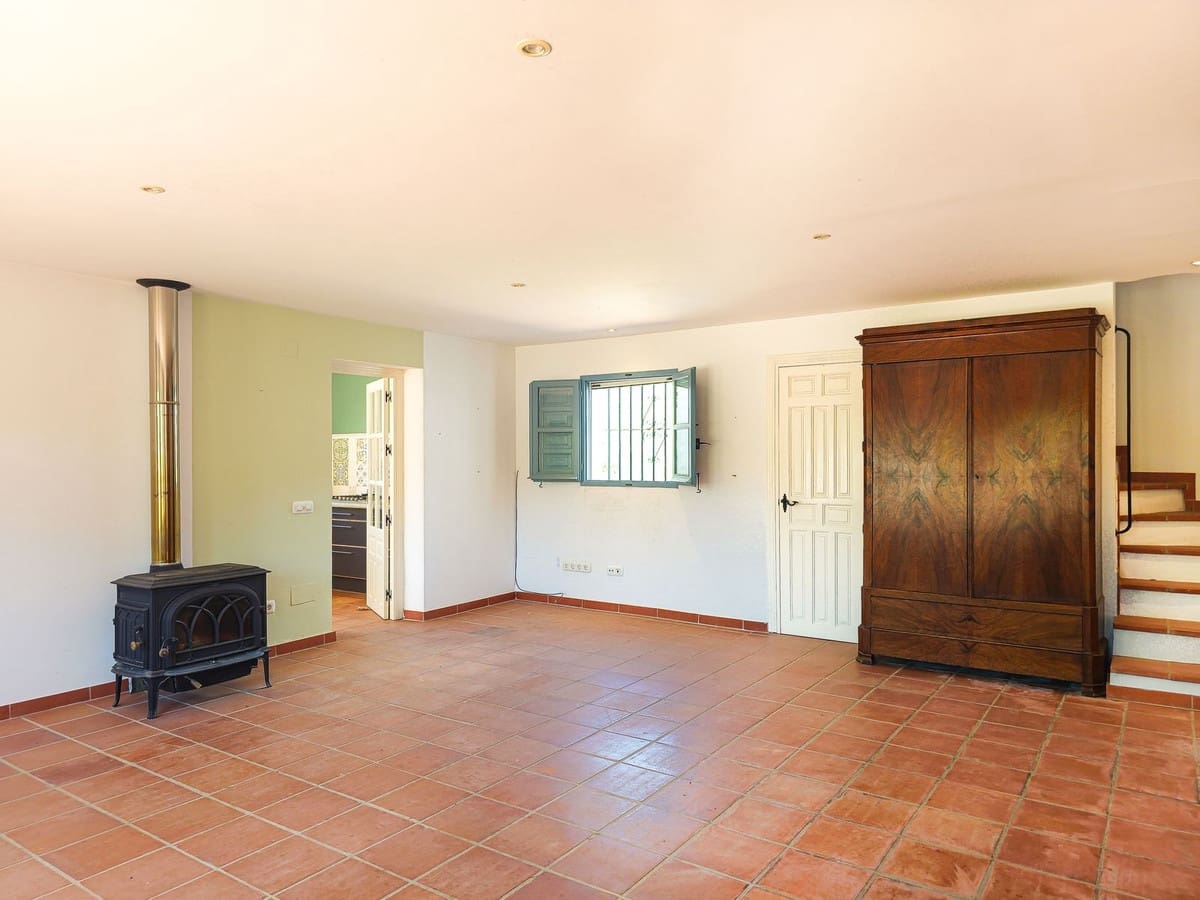 4 bedroom Villa for sale in Arenas with pool garage - € 595,000 (Ref: 9956695)