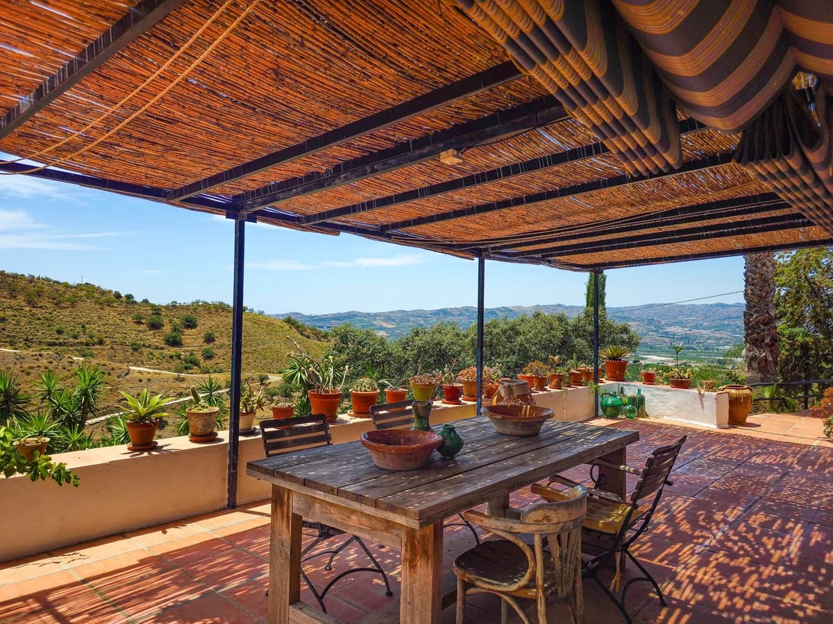 4 bedroom Villa for sale in Arenas with pool garage - € 595,000 (Ref: 9956695)