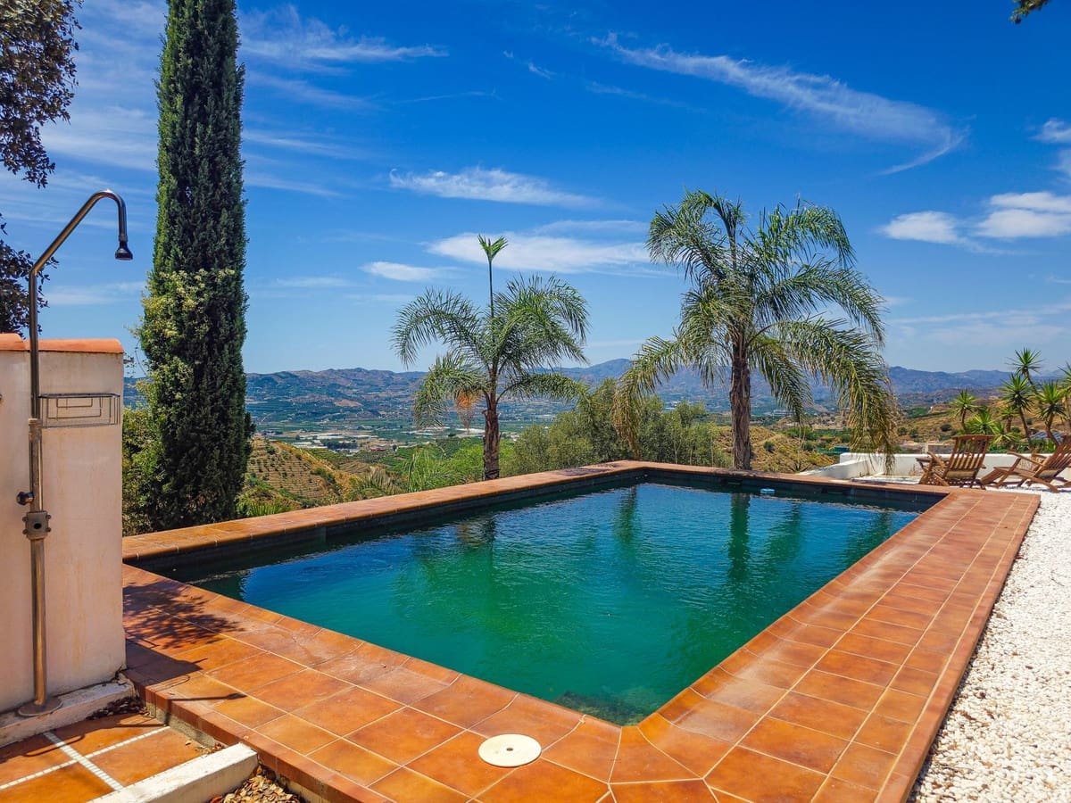 4 bedroom Villa for sale in Arenas with pool garage - € 595,000 (Ref: 9956695)