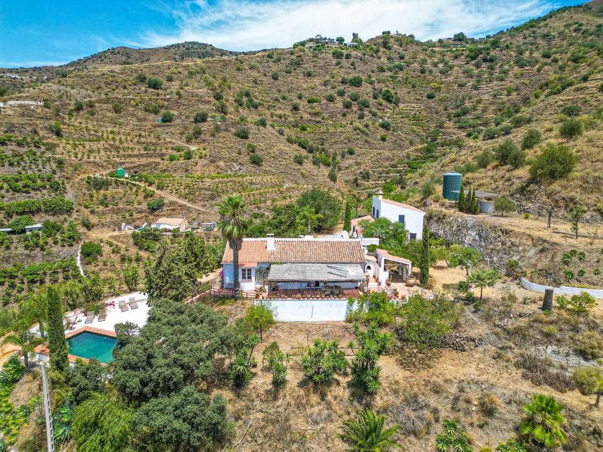 4 bedroom Villa for sale in Arenas with pool garage - € 595,000 (Ref: 9956695)