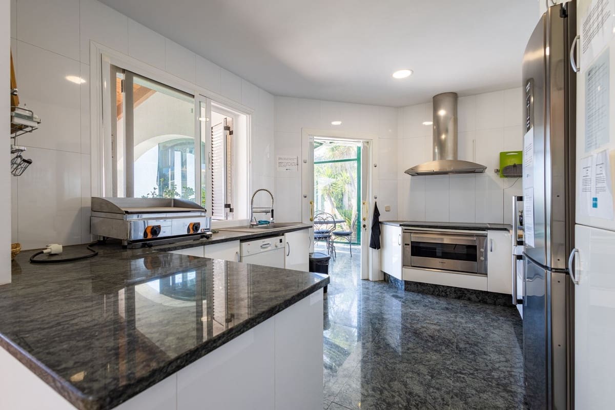 4 sypialnia Willa na sprzedaż w Salobrena z basenem garażem - 795 000 € (Ref: 9958417)