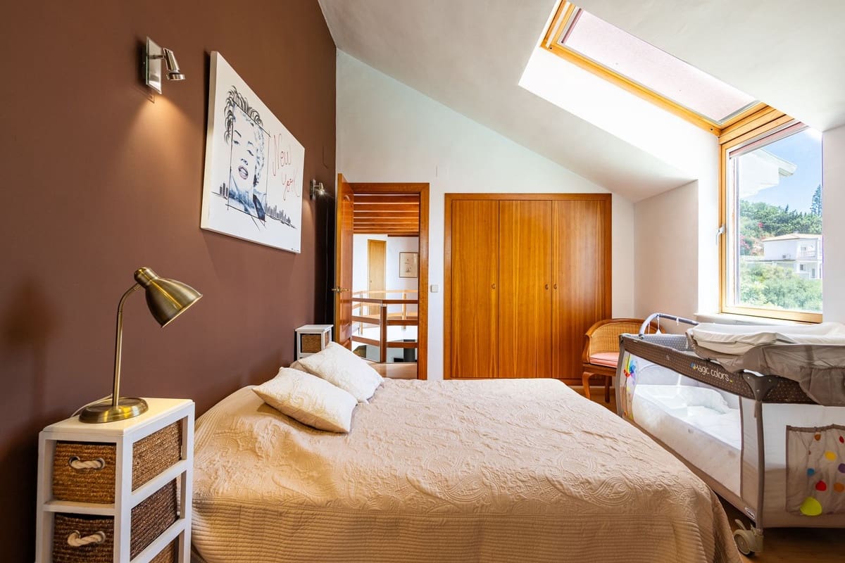 4 sypialnia Willa na sprzedaż w Salobrena z basenem garażem - 795 000 € (Ref: 9958417)