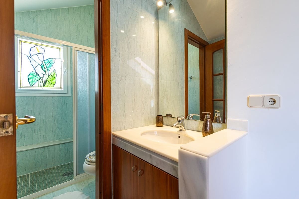 4 sypialnia Willa na sprzedaż w Salobrena z basenem garażem - 795 000 € (Ref: 9958417)