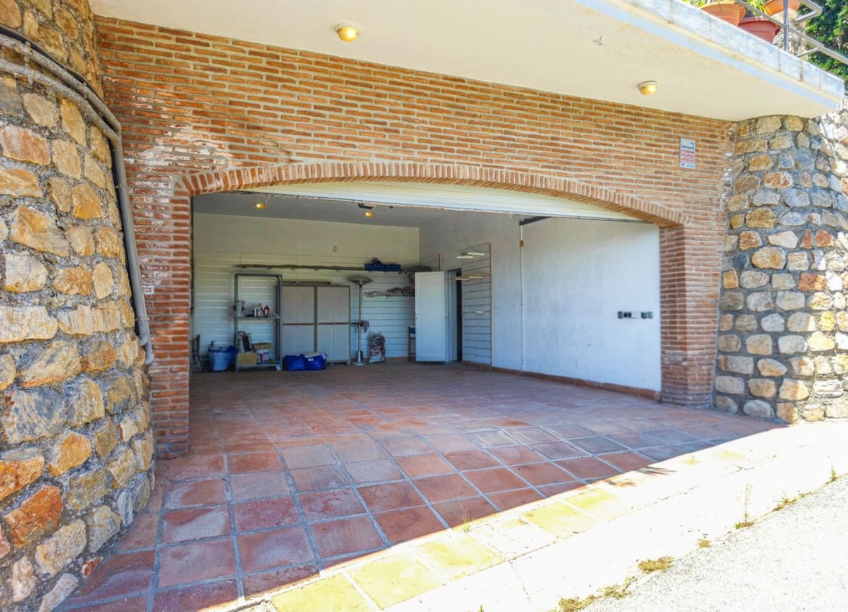 4 sypialnia Willa na sprzedaż w Salobrena z basenem garażem - 795 000 € (Ref: 9958417)