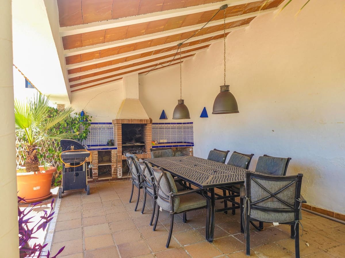 4 sypialnia Willa na sprzedaż w Salobrena z basenem garażem - 795 000 € (Ref: 9958417)