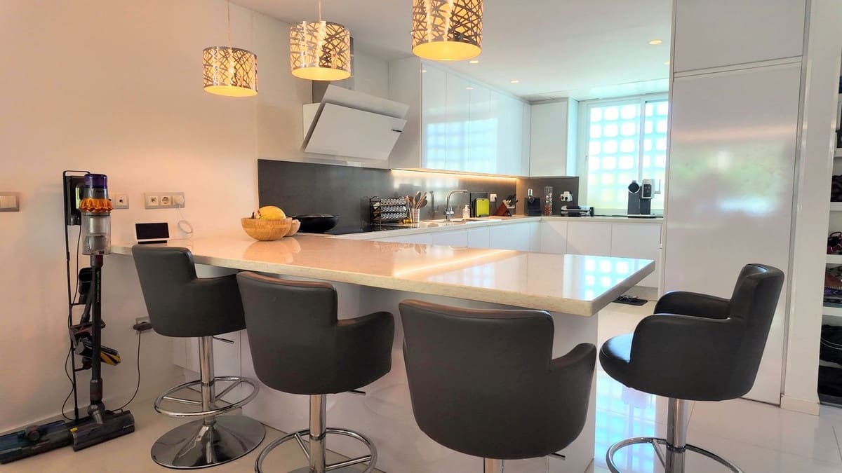 4 sypialnia Dom na sprzedaż w Marbella z basenem garażem - 895 000 € (Ref: 9961169)