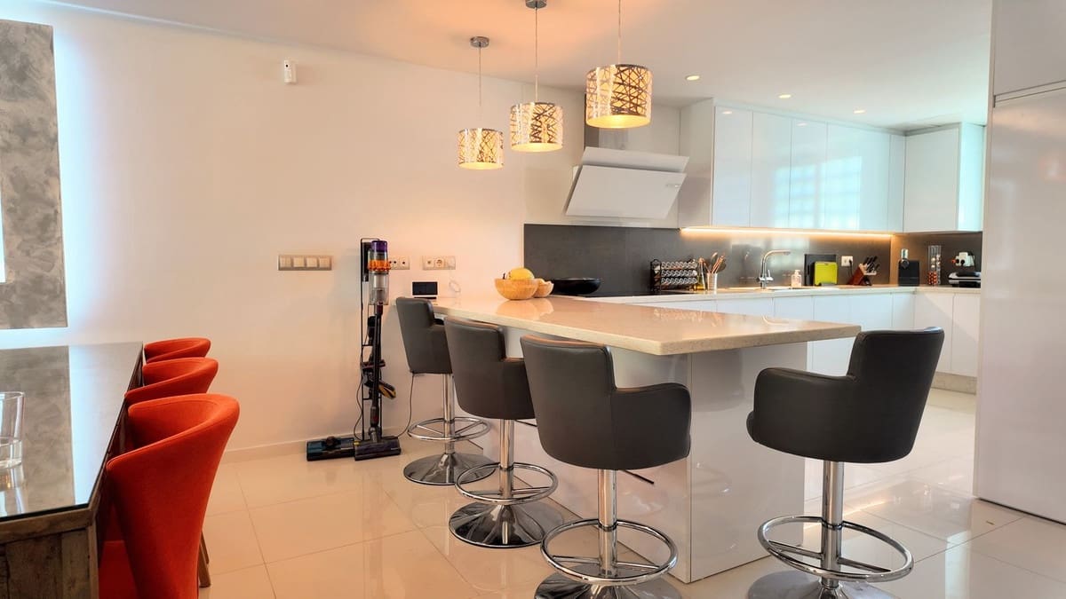 4 sypialnia Dom na sprzedaż w Marbella z basenem garażem - 895 000 € (Ref: 9961169)