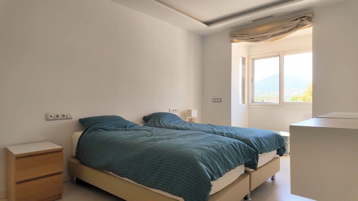 4 sypialnia Dom na sprzedaż w Marbella z basenem garażem - 895 000 € (Ref: 9961169)