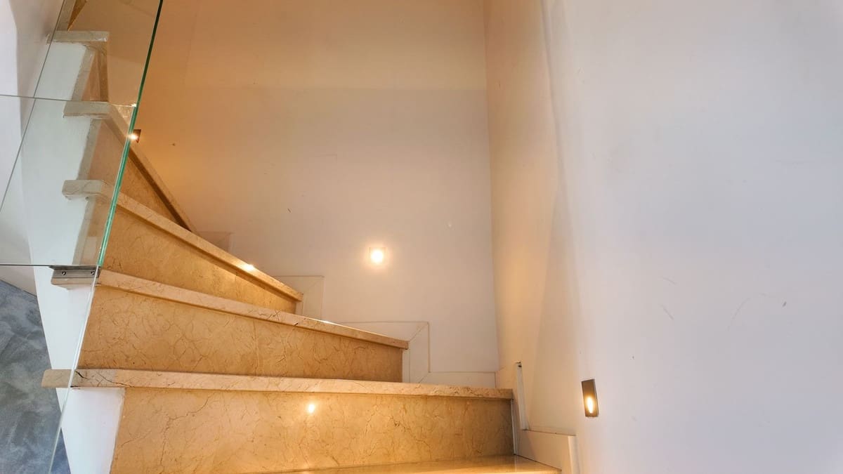 4 sypialnia Dom na sprzedaż w Marbella z basenem garażem - 895 000 € (Ref: 9961169)