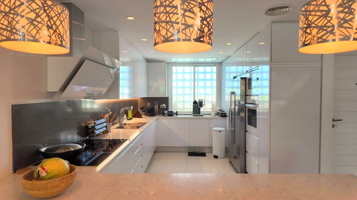 4 sypialnia Dom na sprzedaż w Marbella z basenem garażem - 895 000 € (Ref: 9961169)