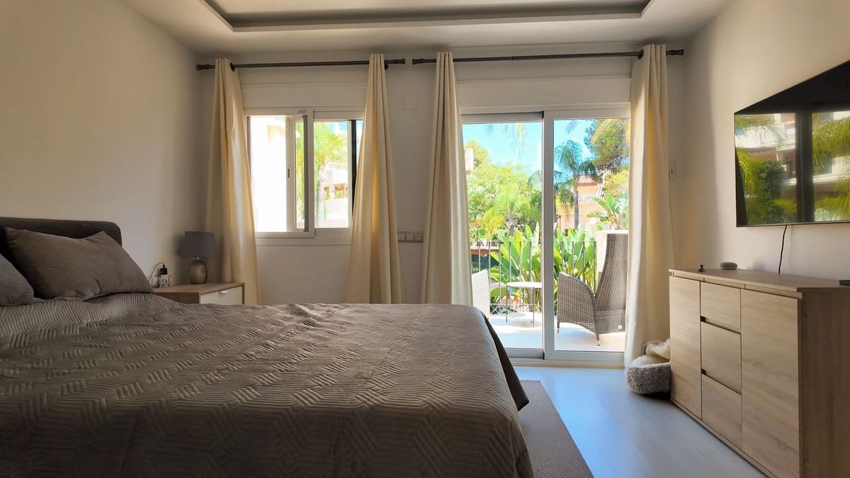 4 sypialnia Dom na sprzedaż w Marbella z basenem garażem - 895 000 € (Ref: 9961169)
