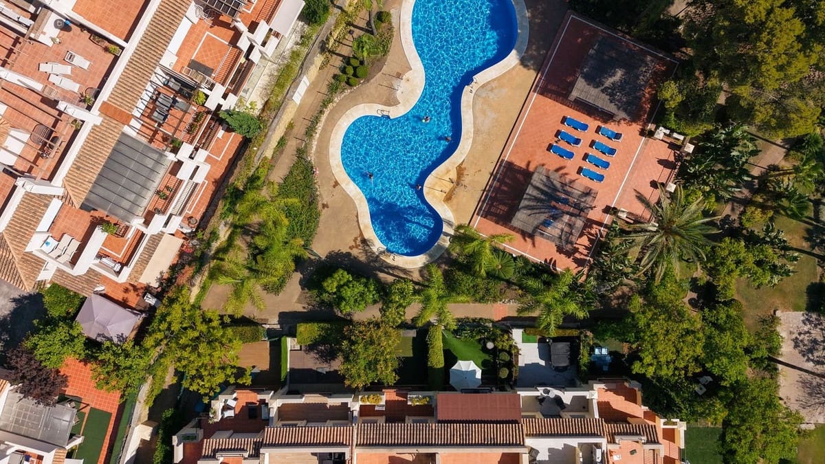4 sypialnia Dom na sprzedaż w Marbella z basenem garażem - 895 000 € (Ref: 9961169)