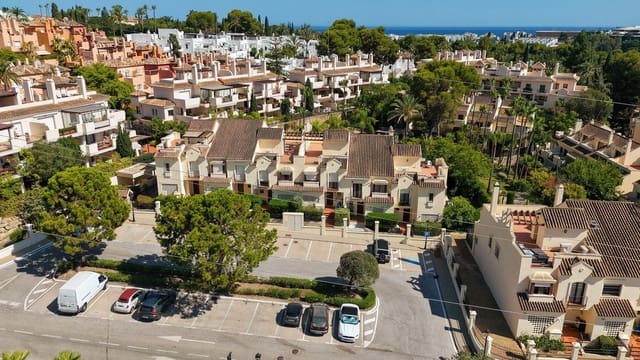 4 sypialnia Dom na sprzedaż w Marbella z basenem garażem - 895 000 € (Ref: 9961169)