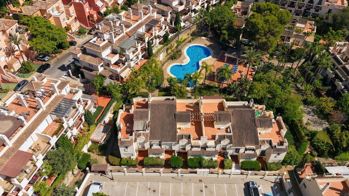 4 sypialnia Dom na sprzedaż w Marbella z basenem garażem - 895 000 € (Ref: 9961169)