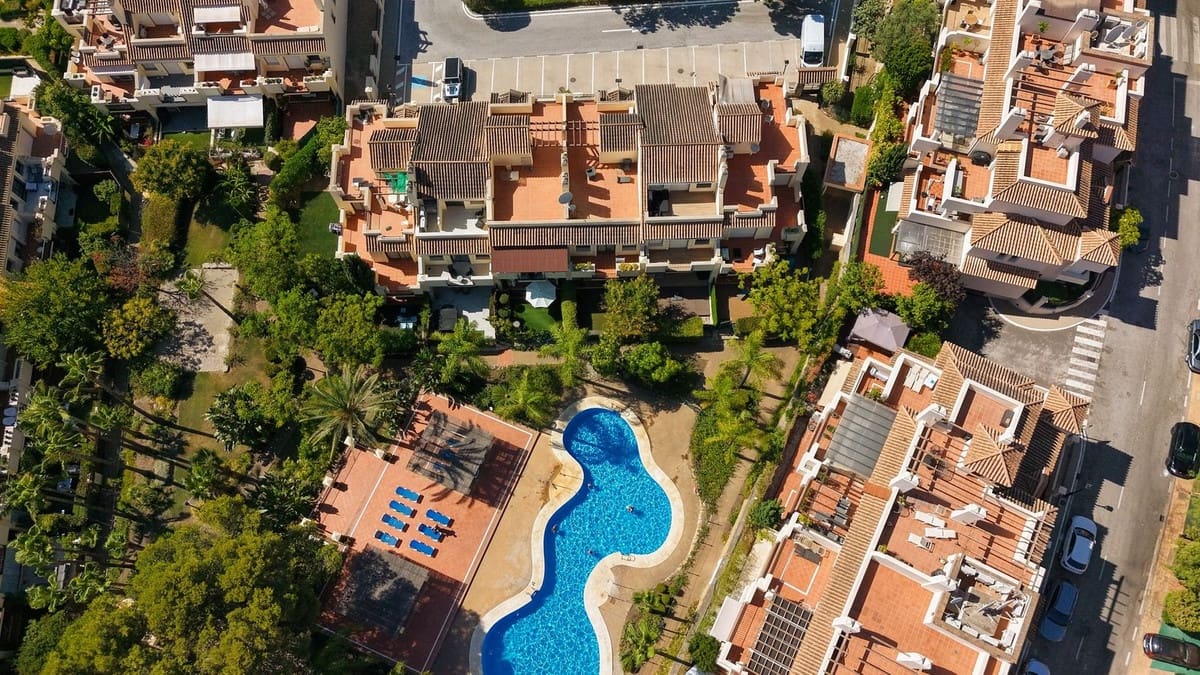 4 sypialnia Dom na sprzedaż w Marbella z basenem garażem - 895 000 € (Ref: 9961169)